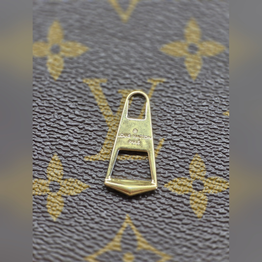Louis Vuitton Gold Zipper Pull